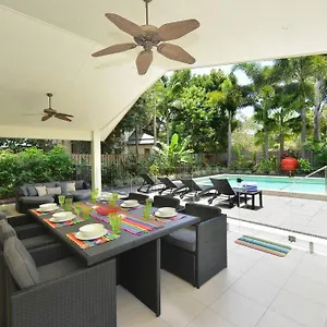 villa-the-red-anchor.cairnshotels4all.com/